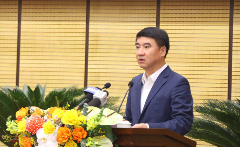 Giám đốc Sở Tài chính Nguyễn Xuân Lưu trình bày Tờ trình.